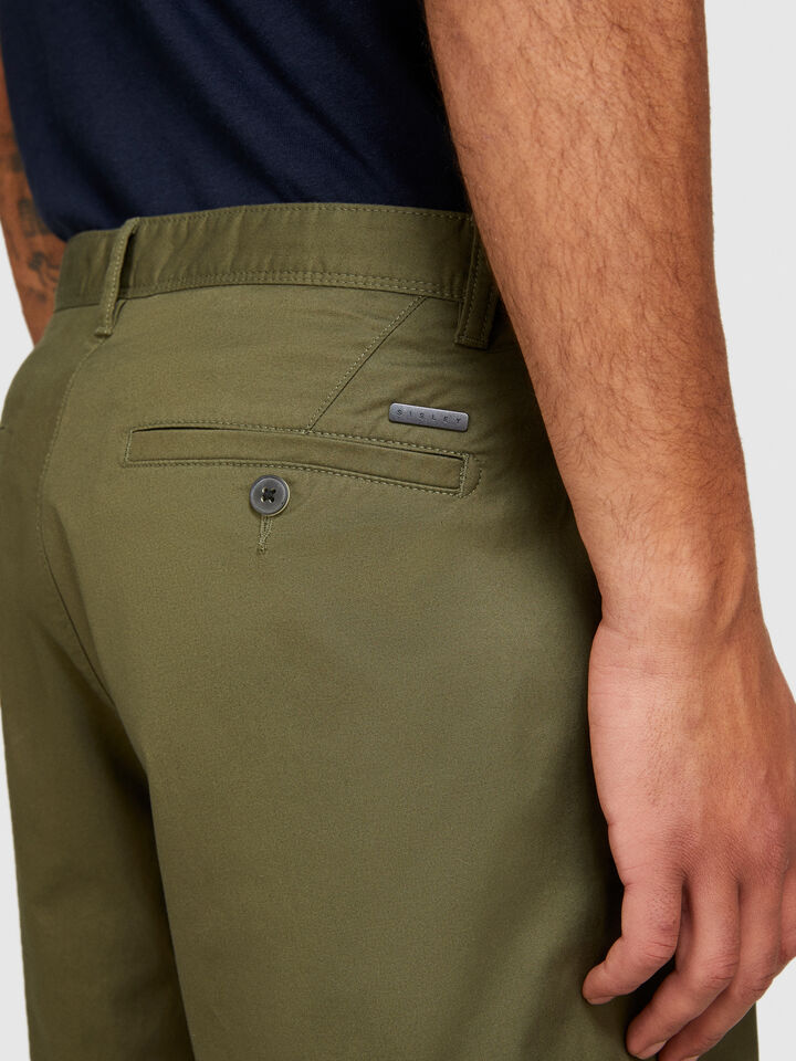 Slim fit bermudas - men's slim fit trousers - Military Green | Sisley image number 5